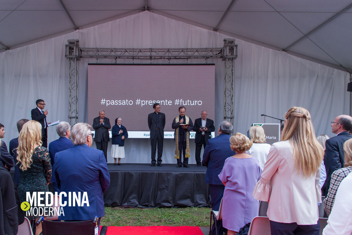 immagine delle autorità presenti all'inaugurazione del restyling di Villa Maria a Padova il 23 settembre 2017