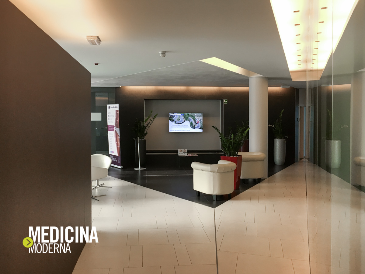 monitor in sala d'attesa presso Centro di medicina Day Clinic Verona